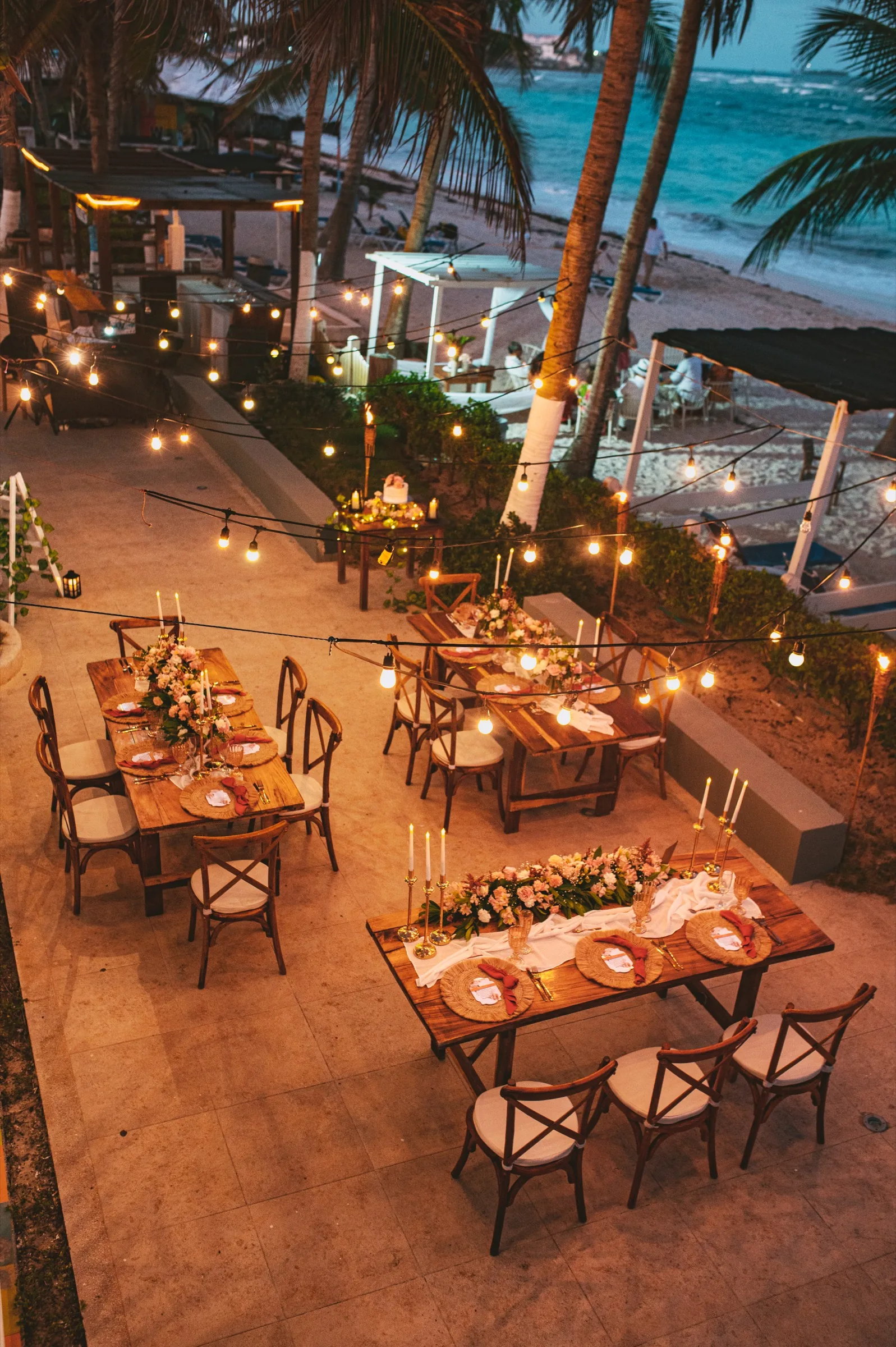 Montaje de evento al aire libre por la noche